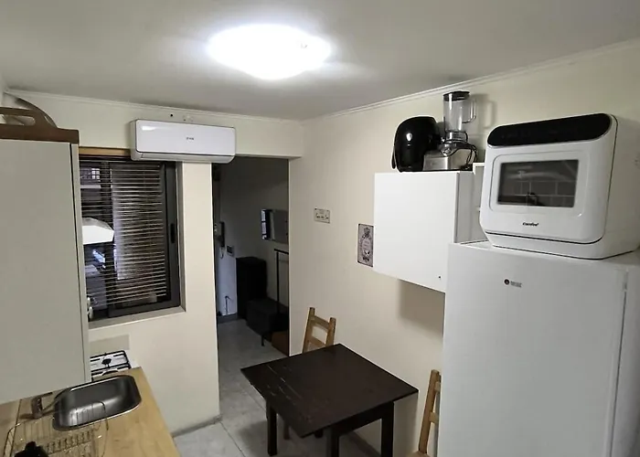 Private And Cozy Full 아파트